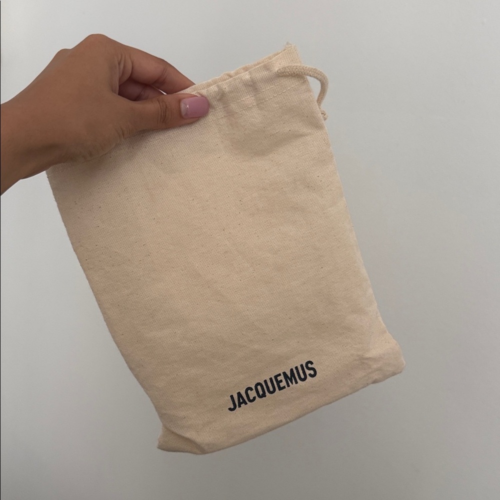 Jacquemus Elegant Black Leather Handbag - Picture 3 of 4
